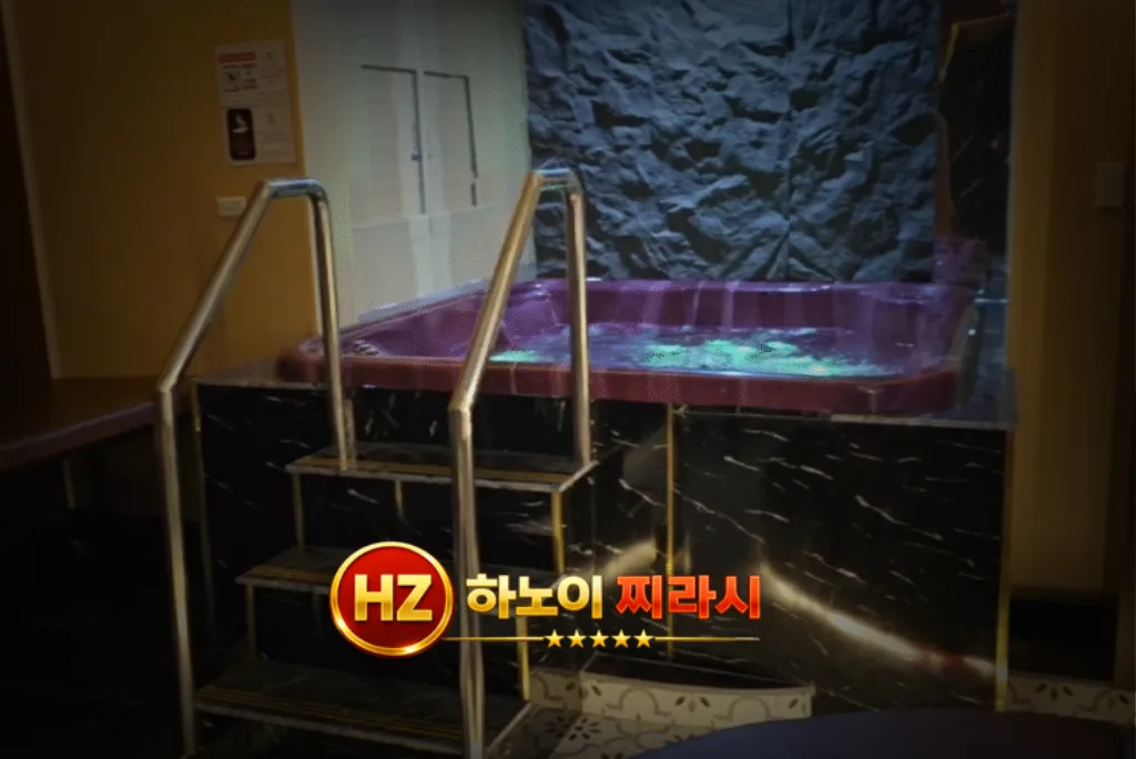 하노이 98 스파 대형 자쿠지 욕조입니다.