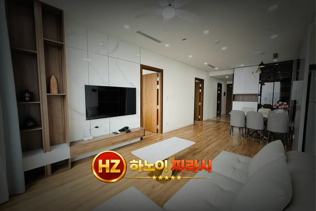 하노이 더 레전드 아파트 2룸 거실 분위기입니다.