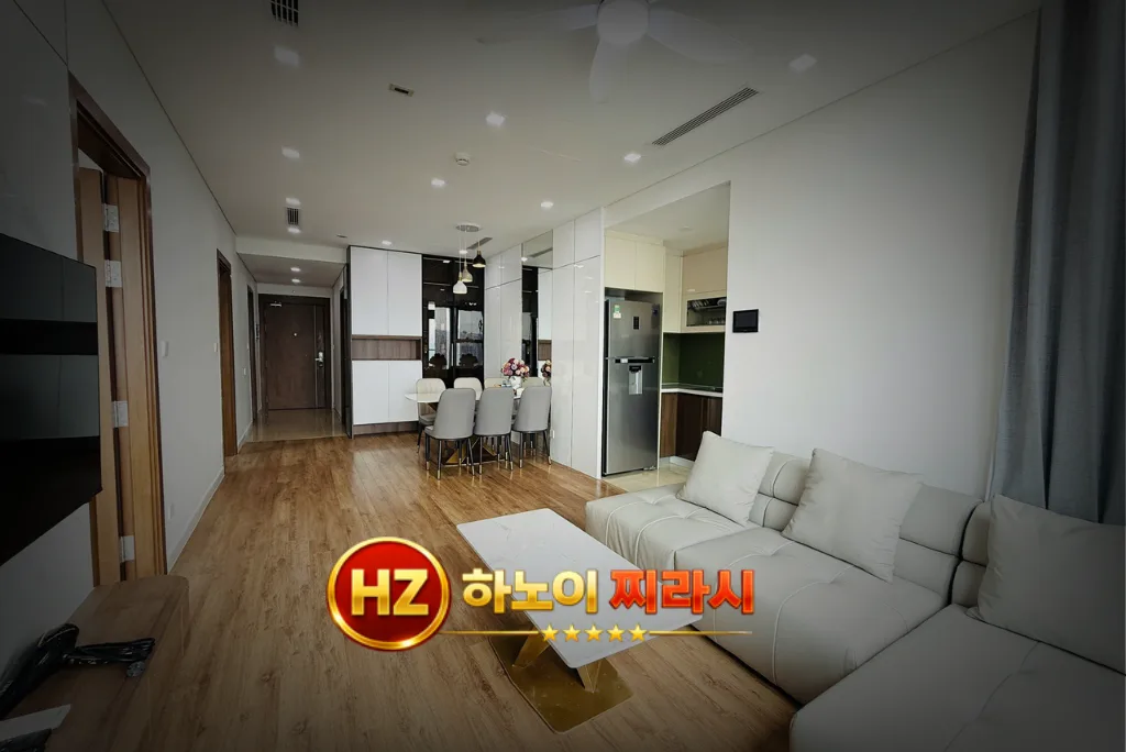 하노이 더 레전드 아파트 2룸 거실 주방입니다.