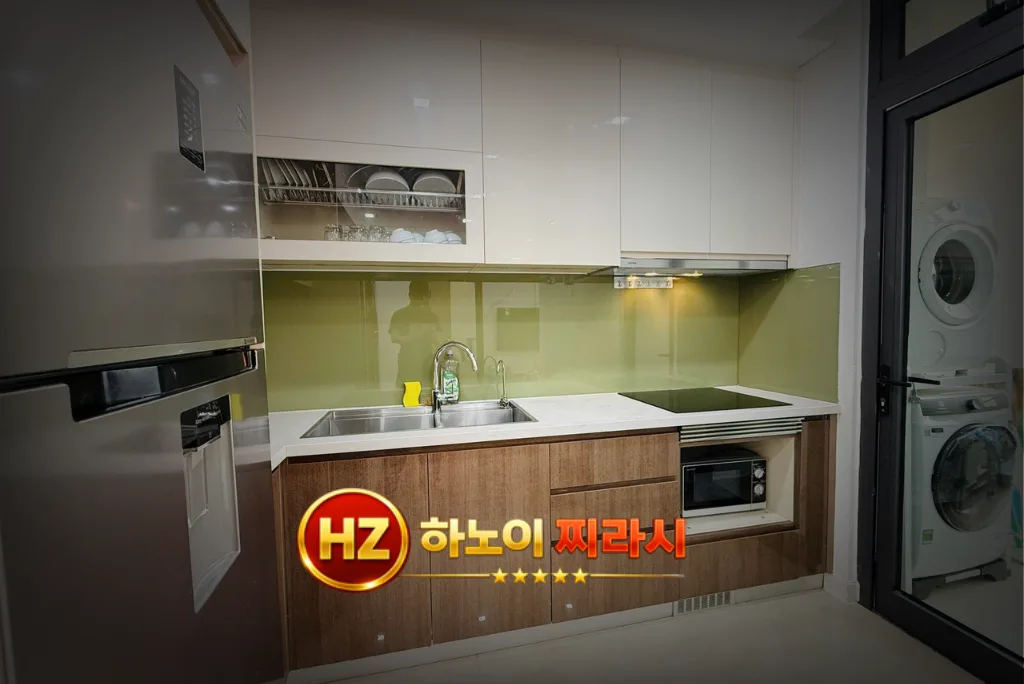 하노이 더 레전드 아파트 2룸 주방 모습입니다.