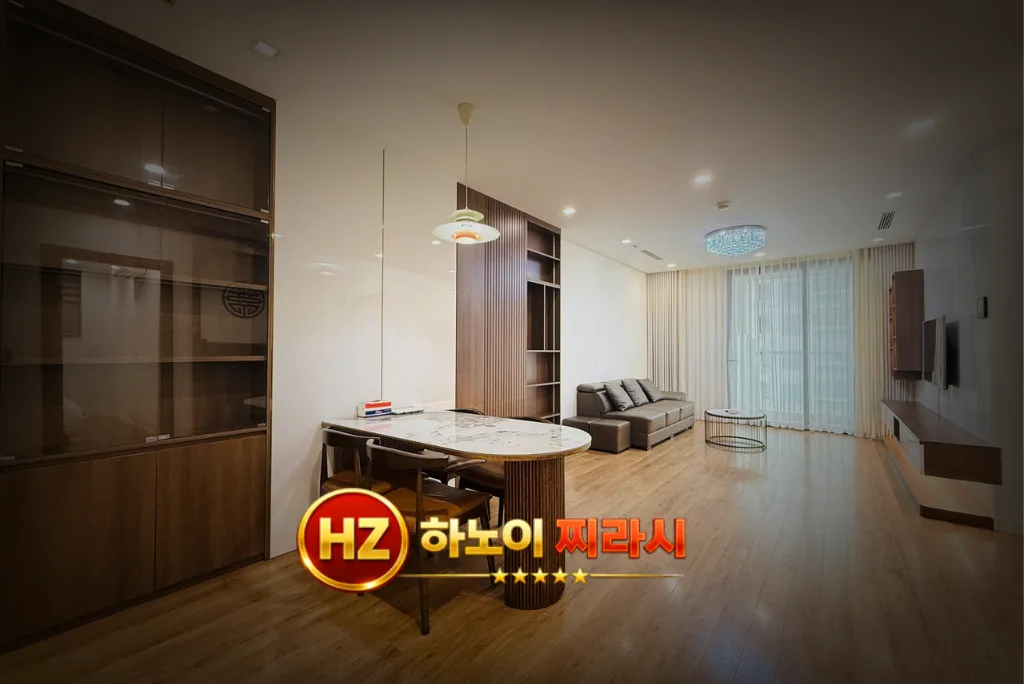 하노이 더 레전드 아파트 3룸 입구 분위기입니다.