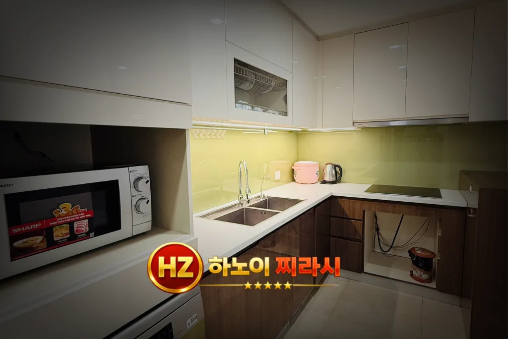 하노이 더 레전드 아파트 3룸 주방 모습입니다.