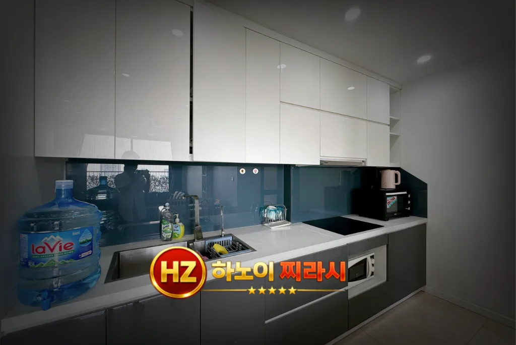 하노이 디 캐피탈 아파트 2룸 주방 살림입니다.