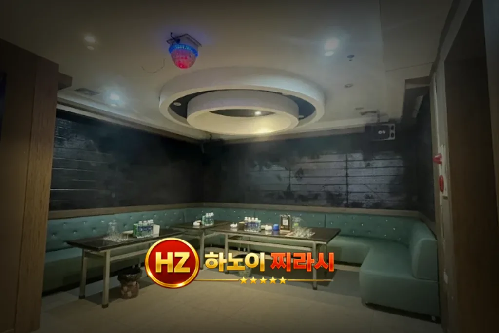 하노이 박카스 가라오케 중형 룸 모습입니다.